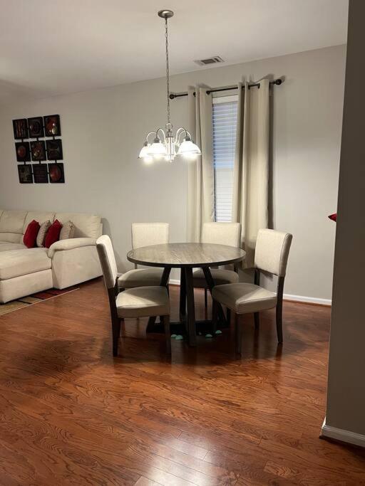 Ferienhaus Cheerful 3 Bedroom, Close To Downtown And Arena!!! Savannah